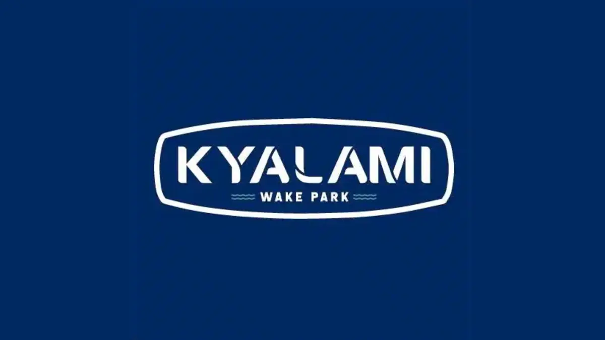 Logotipo do Kyalami Wake Park sobre fundo azul