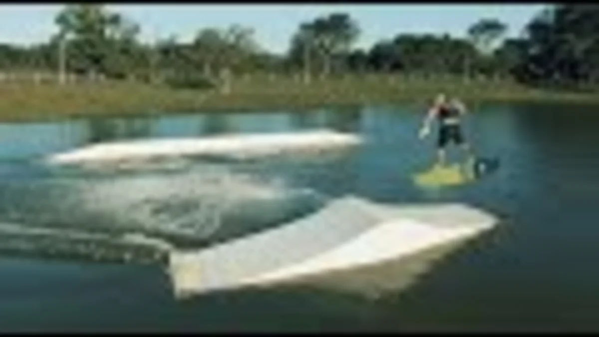 Rider passando pelos obstáculos do Wake Iguassu Cable Park em Foz do Iguaçu